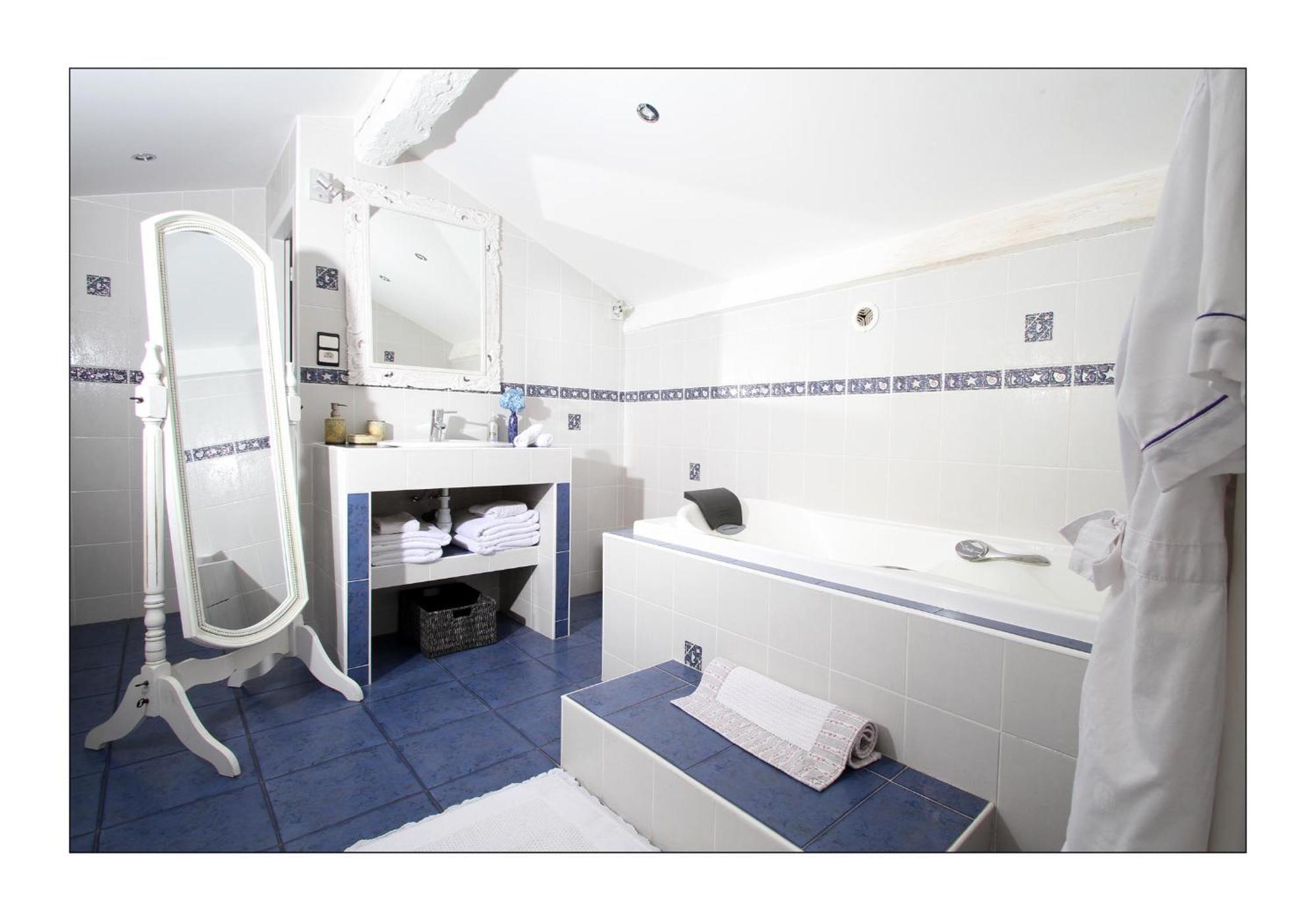 Villa Aimee Luxury Apartments With Heated Pool Vals-les-Bains Rom bilde